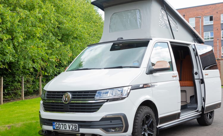 Harriette – 4 berth Volkswagen CamperKing Montecarlo 2021