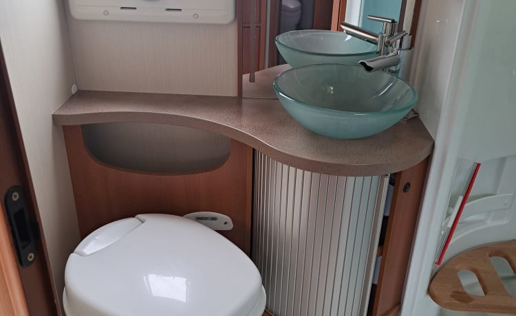 Heerlijke ruime camper voorzien van veel luxe/ comfort.