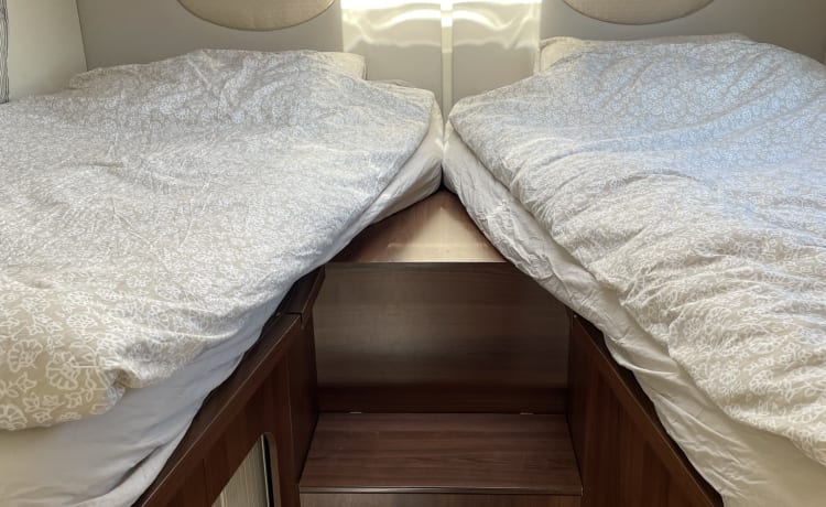 McLouis2016 – Camping-car familial tout équipé avec lit en longueur et lit escamotable