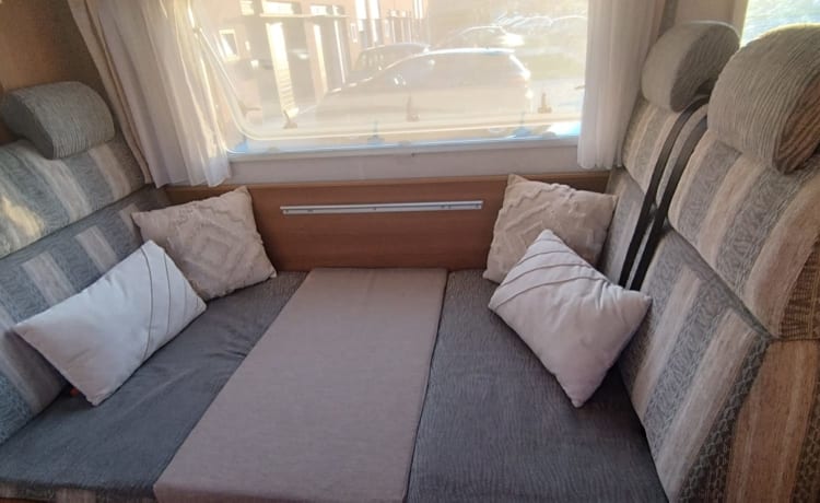 Very spacious family motorhome, 6 seats with belts