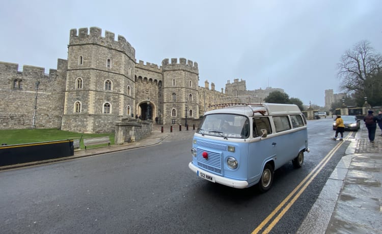 Bellathecamper – Bella - Classic Bay Window VW CamperVan in condizioni da showroom