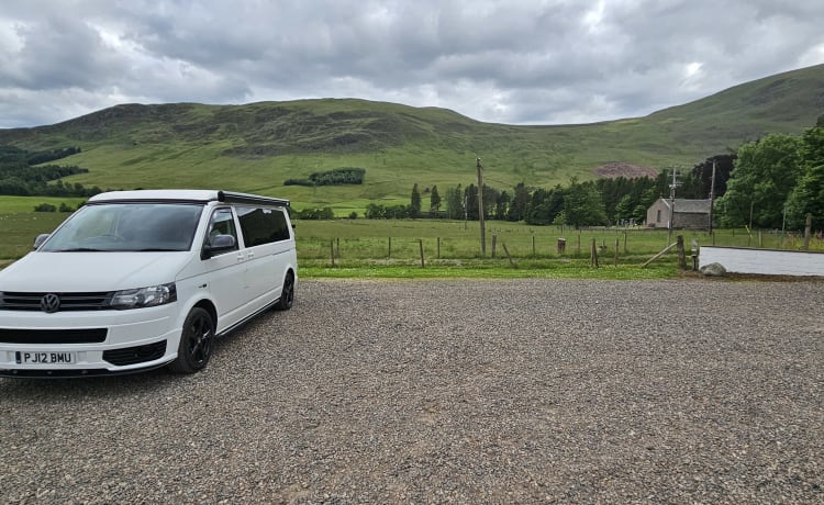 Lizzy the camperess  – 4 berth Volkswagen campervan from 2012