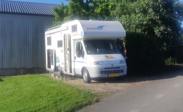 6p Adria Mobil alcove uit 2001