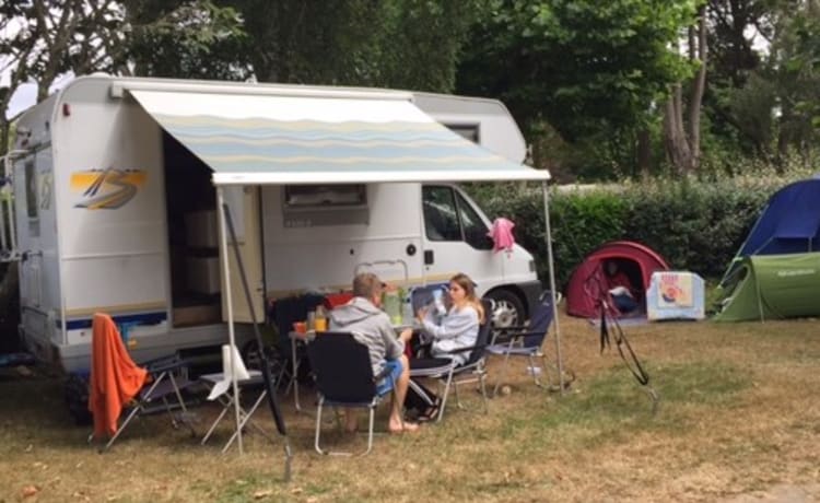 5-6 p camping-car familial confortable et compact Fiat Alcôve.