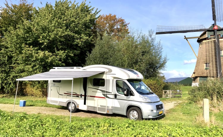 Camping-car familial Adria Matrix très luxueux et spacieux (max. 5 pers.).