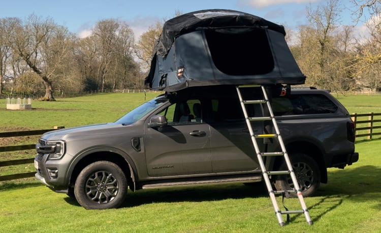 Ford Ranger 4x4 avec tente de toit pour 4 personnes 