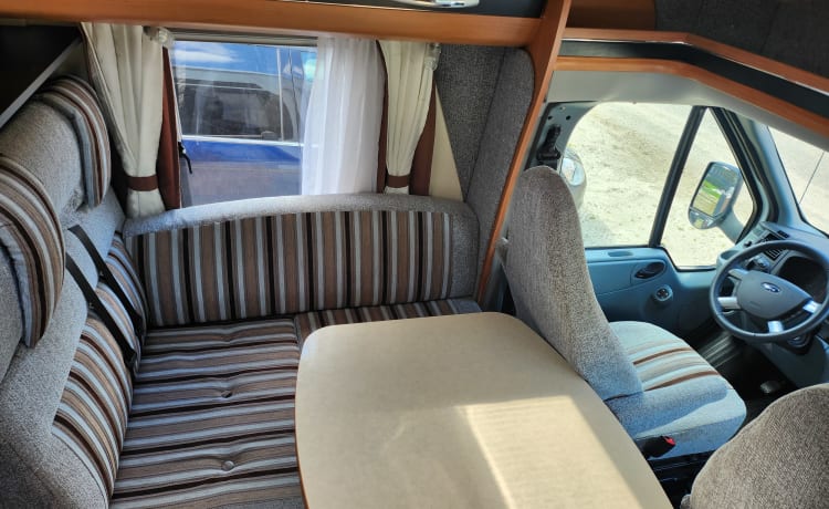 Hobby Fordje – Camping-car Ford 3 p lits simples unité de climatisation et porte-vélos