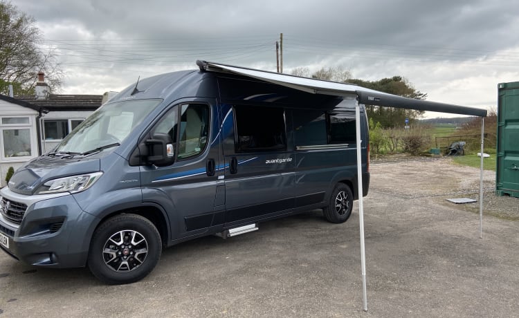 Ronnie – 3 berth Compass CV 40