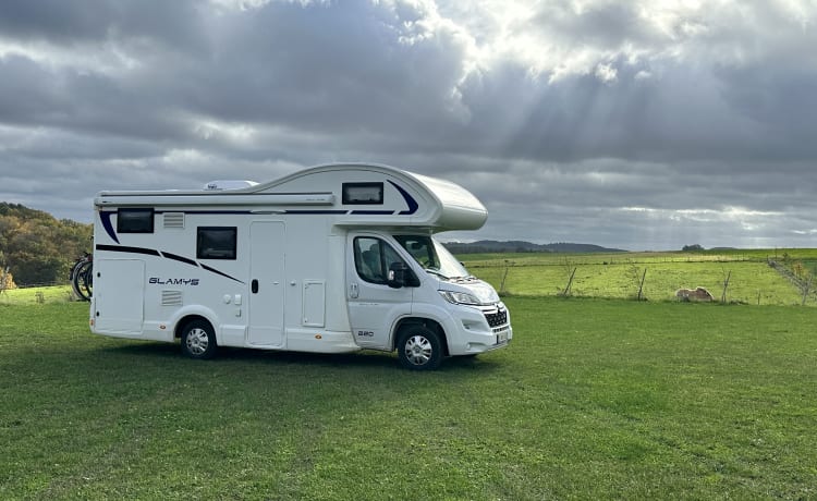 Moby – Abenteuerlicher und VOLLSTÄNDIG ausgestatteter Camper + Sonnenmarkise + Klimaanlage