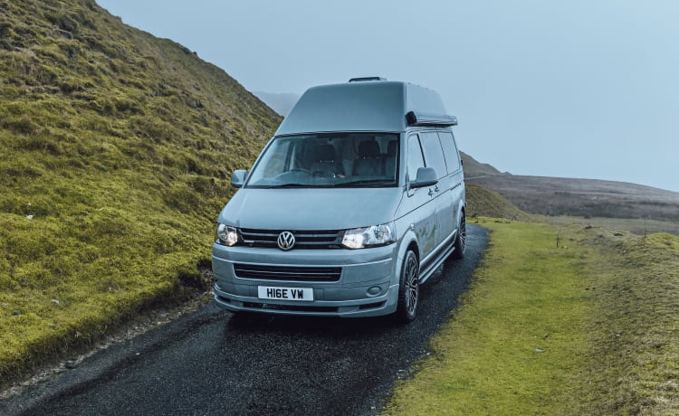 Grey – 4-persoons Volkswagen camper Gloednieuwe ombouw