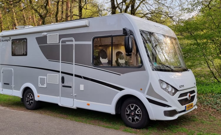 Ruime integraalcamper, van alle gemakken voorzien!  – 4 person Sunlight integral camper from 2019