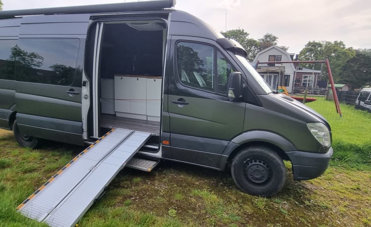 Bennie – 8p Mercedes (rolstoel)camperbus