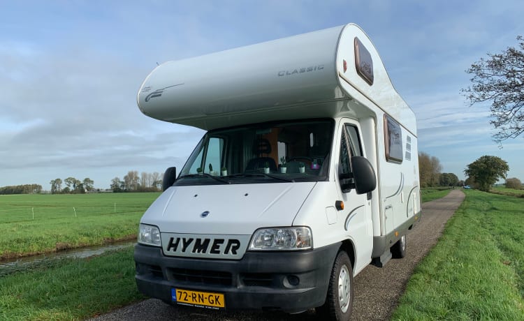 Hymer spacious 6p family camper with bunk beds