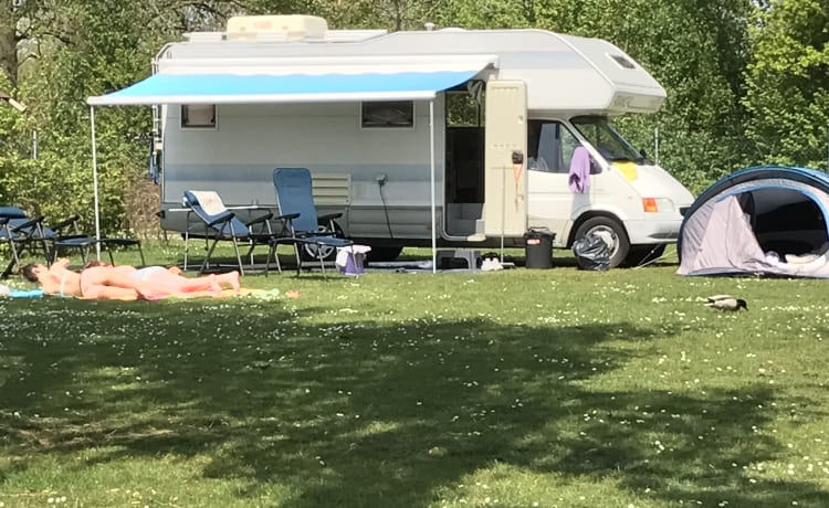 Bobbie  – 6 posti Ford Rimor camper