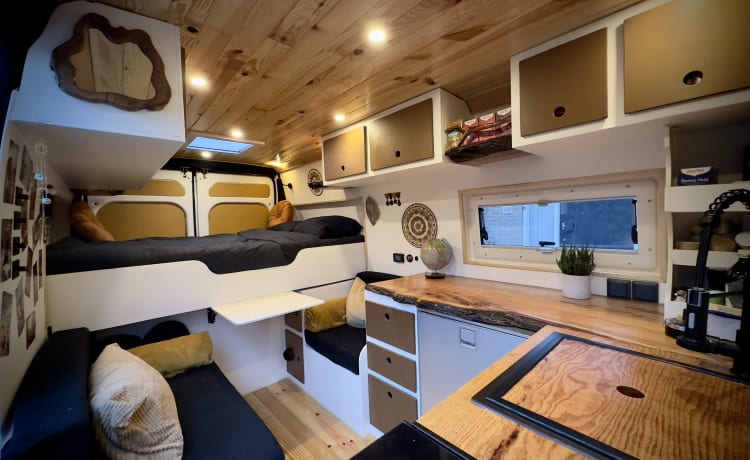 Falkor – "Falkor" ; OFF-GRID Bus Camper Citroën Jumper L3H2 / 2P.