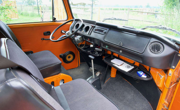 Lady Orange – Volkswagen Camperbus de 1974 (4 pers)