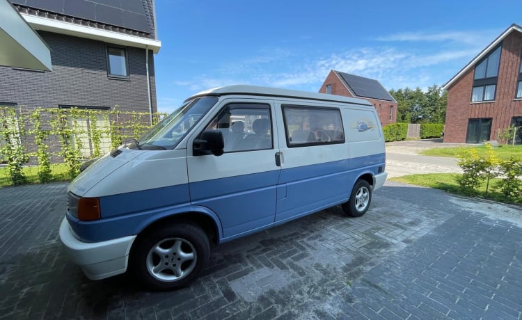 De blauwe reiziger – 4p Volkswagen campervan uit 1993