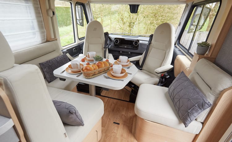 Comfortable Hymer 680 BMC Integral (2023). Book now for 2024!