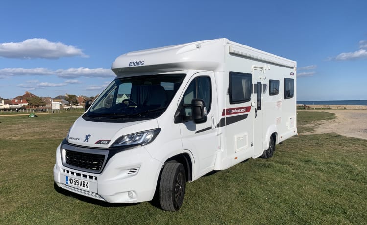 Autoquest 196 – Autoquest 196 motorhome 6 berth (delivery and pick up available)