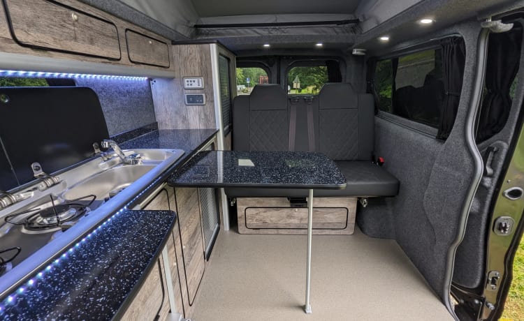 Camping-car LWB 2 couchages nouvellement converti 