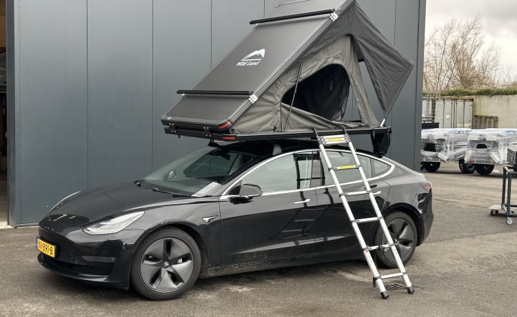 Tesla Camper – Mini camping-car Tesla (modèle 3 avec tente de toit, grand voyage et liberté)