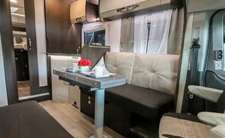 Cocoon 468 – New "2021" 4-person Cocoon 468: the comfort of home, even on the road