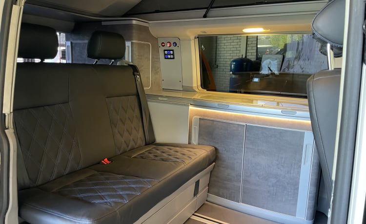 VW T6 – Aloha beach camper citron, très luxueux à l'intérieur