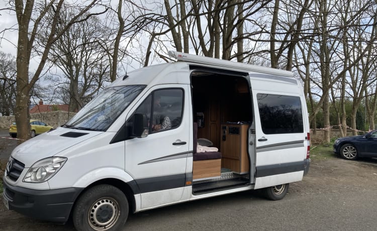 Katiecampervan  – Mercedes-Benz camper met 4 slaapplaatsen uit 2014