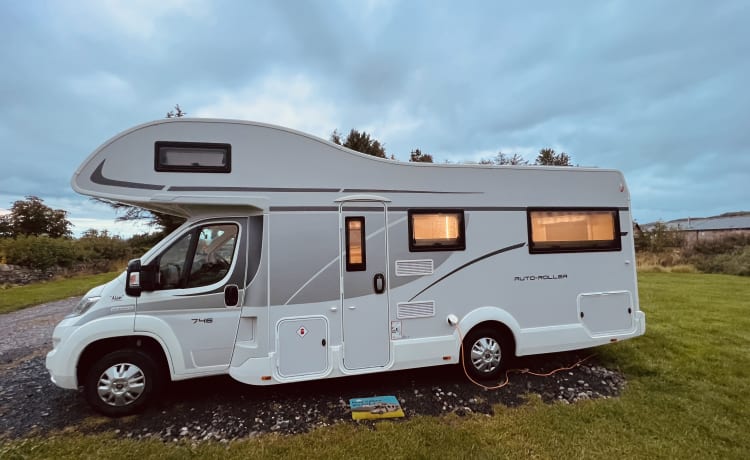 Alan – 6 berth Roller Team alcove from 2020