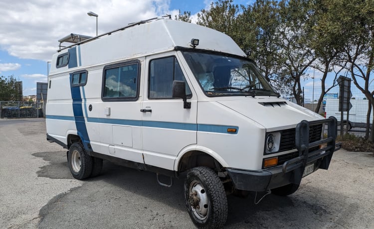 Manfredi Gianni – Camper 4x4 con ridotte Old School 