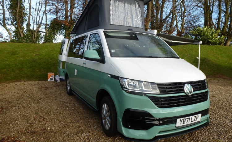 Betsy – 4 berth Volkswagen campervan from 2022