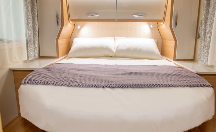Mac – Luxuriöser teilintegrierter McLouis mit 4 Schlafplätzen aus dem Jahr 2019