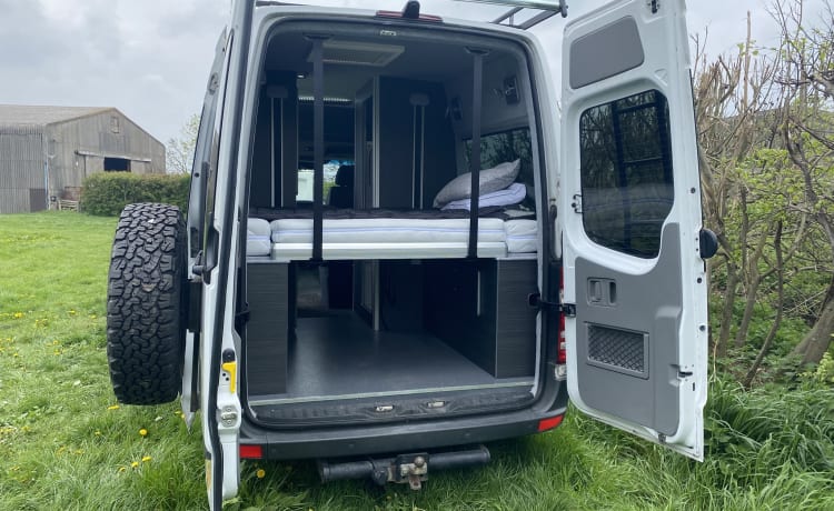 Mr Adventure  – Mercedes-Benz Adventure Van mit 2 Schlafplätzen