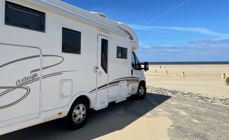 MCLouis2015 – Camping-car familial de luxe entièrement meublé avec un coin salon spacieux