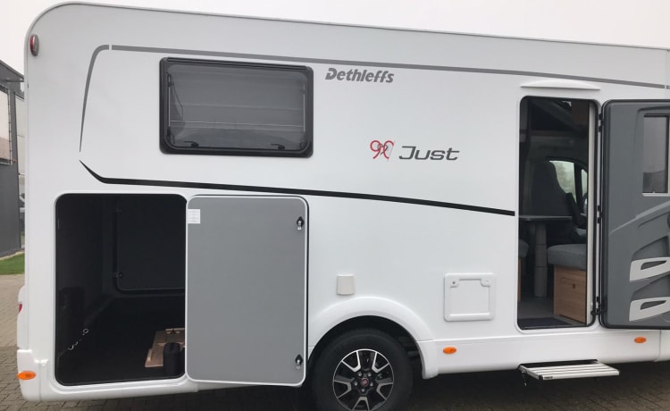 Just T6812 – Dethleffs motorhome for 2 persons