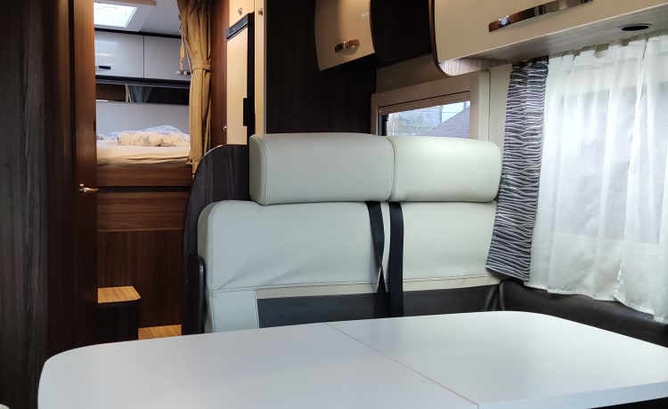 Eland – 5 person camper, Ford Benimar automatic