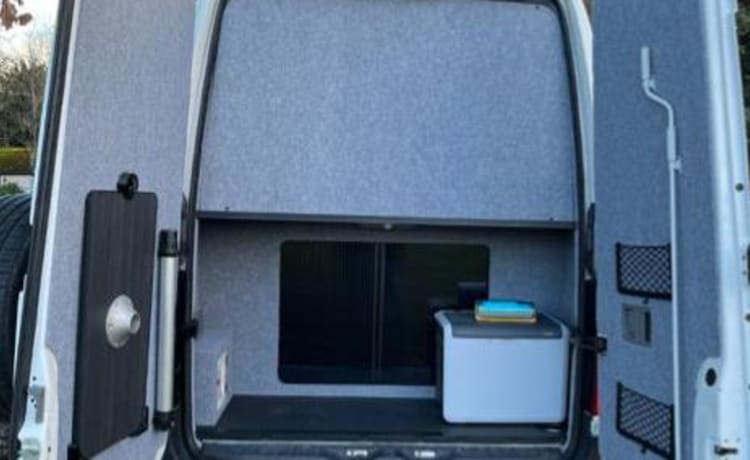 Sheila –  Volkswagen Crafter 5 berth Campervan  (2016)