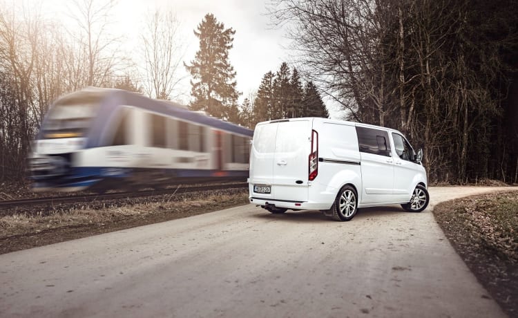 RS CAMPER "S" sportieve avonturencamper met premium geluidssysteem