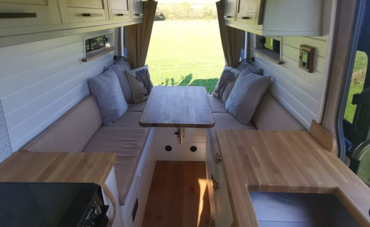 Simon – 4 berth Volkswagen Crafter luxury campervan