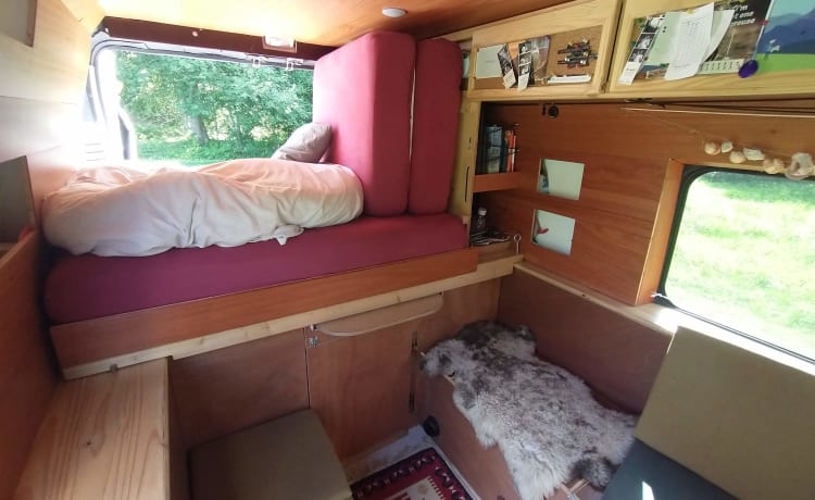 (Re) reposé pendant un voyage ? Camionnette confortable à construire (2017, 2/3p)