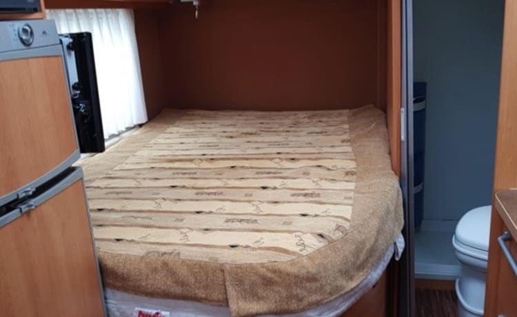 Challenger Elitis 3060 con ampio letto basculante/letto alla francese