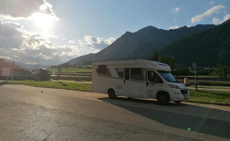 Caratje – 4p McLouis teilintegrierter Automatikwagen aus dem Jahr 2022