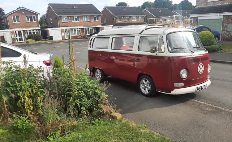 Poppy – 2-persoons Volkswagen campervan uit 1971