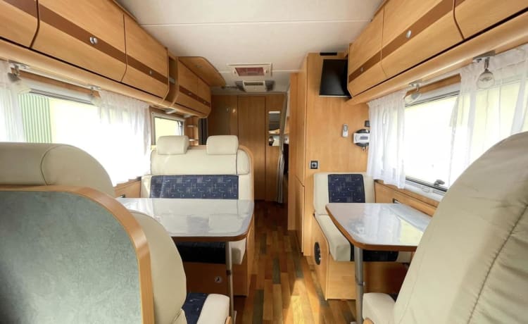 Familiencamper mit Etagenbetten, Sunlight Alkoven für 6 Personen von 2009