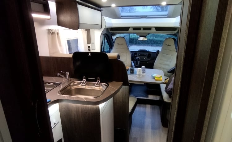 Vrijheid – Luxury Benimar Cocoon 496 Camping-car automatique 4 personnes