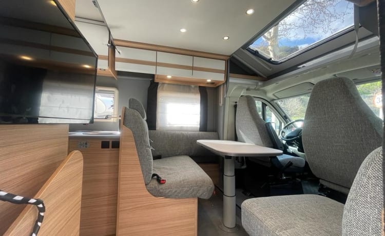 RoadCamper – 4p Dethleffs semi-integrated uit 2024