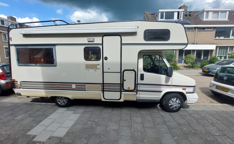 Opa camper – 5p Peugeot alkoof uit 1993