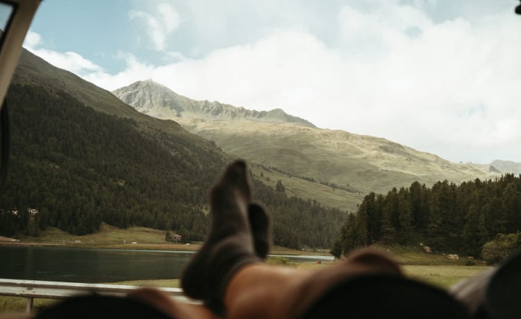 Beer – Auf Abenteuer mit einem Hippie Van VWT4 für zwei!