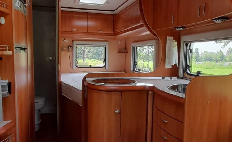 Spacious two-person Hobby camper with a spacious French bed