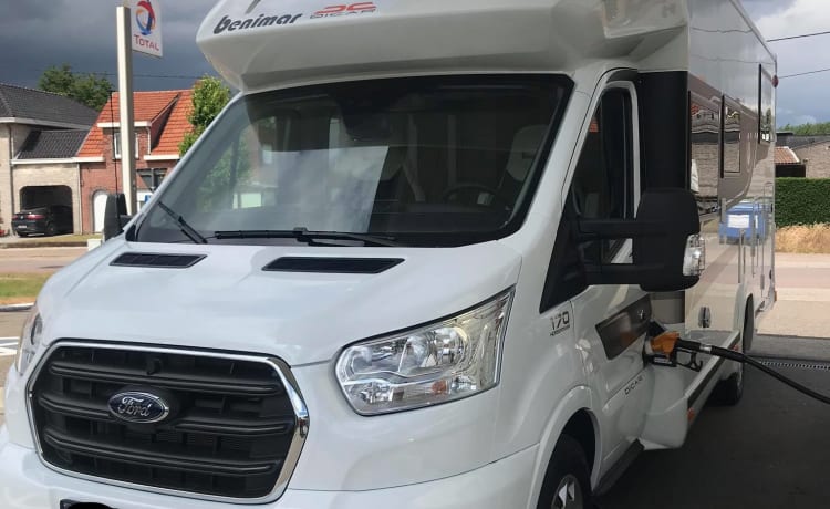 3. Ford Benimar Cocoon 463 voor 4 personen (model 2022)